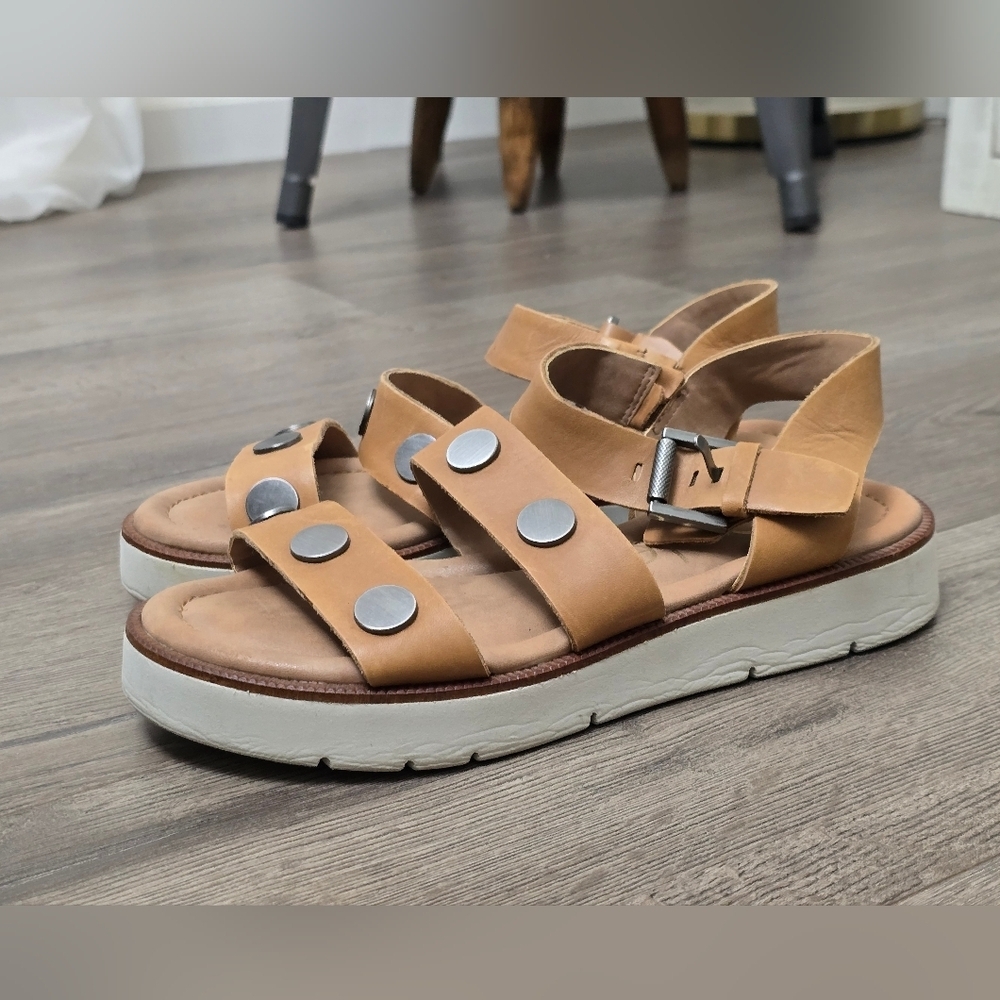 Nicole Silver Studded Tan Leather Sandals Chunky Sandals Womens Size 8